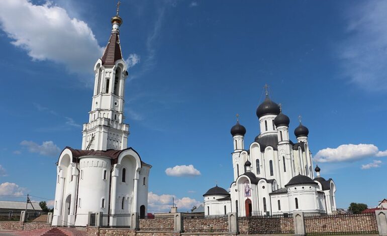 Уважаемые жители района, примите искренние  поздравления со светлым праздником Пасхи!