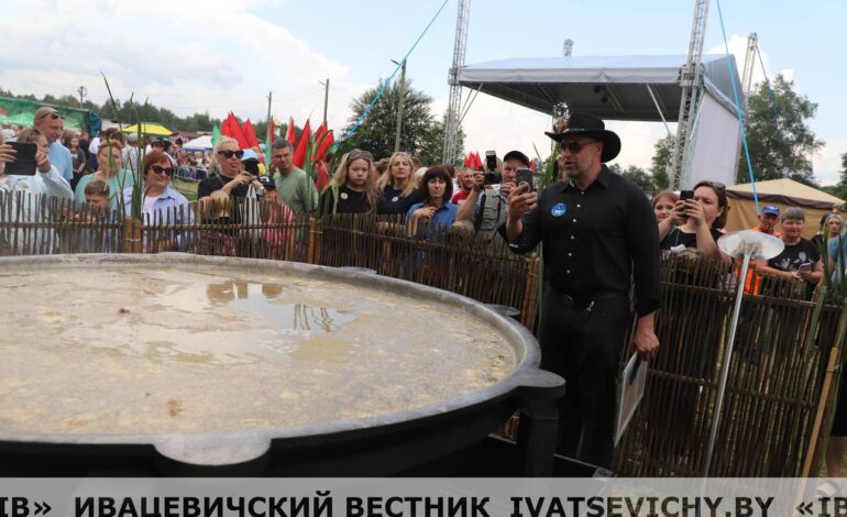 Гастрономический рекорд официально зафиксирован на фестивале «Соминская уха – 2025», который с размахом прошел на Телеханщине