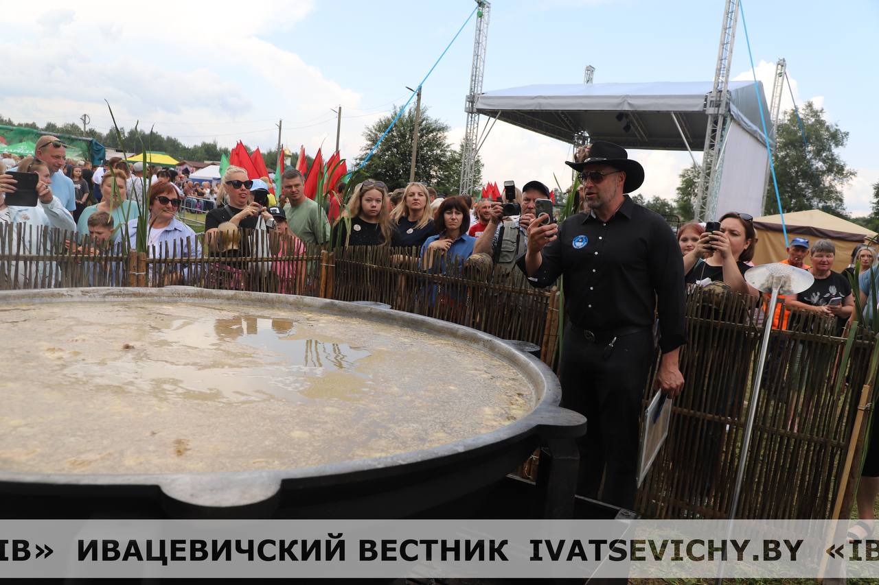 Гастрономический рекорд официально зафиксирован на фестивале «Соминская уха – 2025», который с размахом прошел на Телеханщине