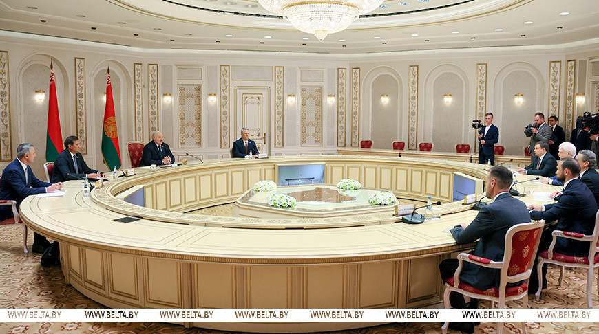Александр Лукашенко сегодня встретился с губернатором Вологодской области