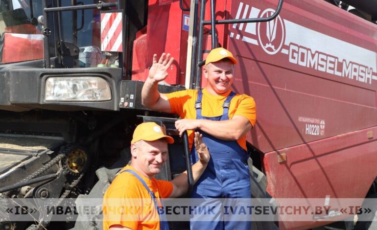 Новые тысячники в районе: первый экипаж комбайнеров – из ОАО «Милейки»