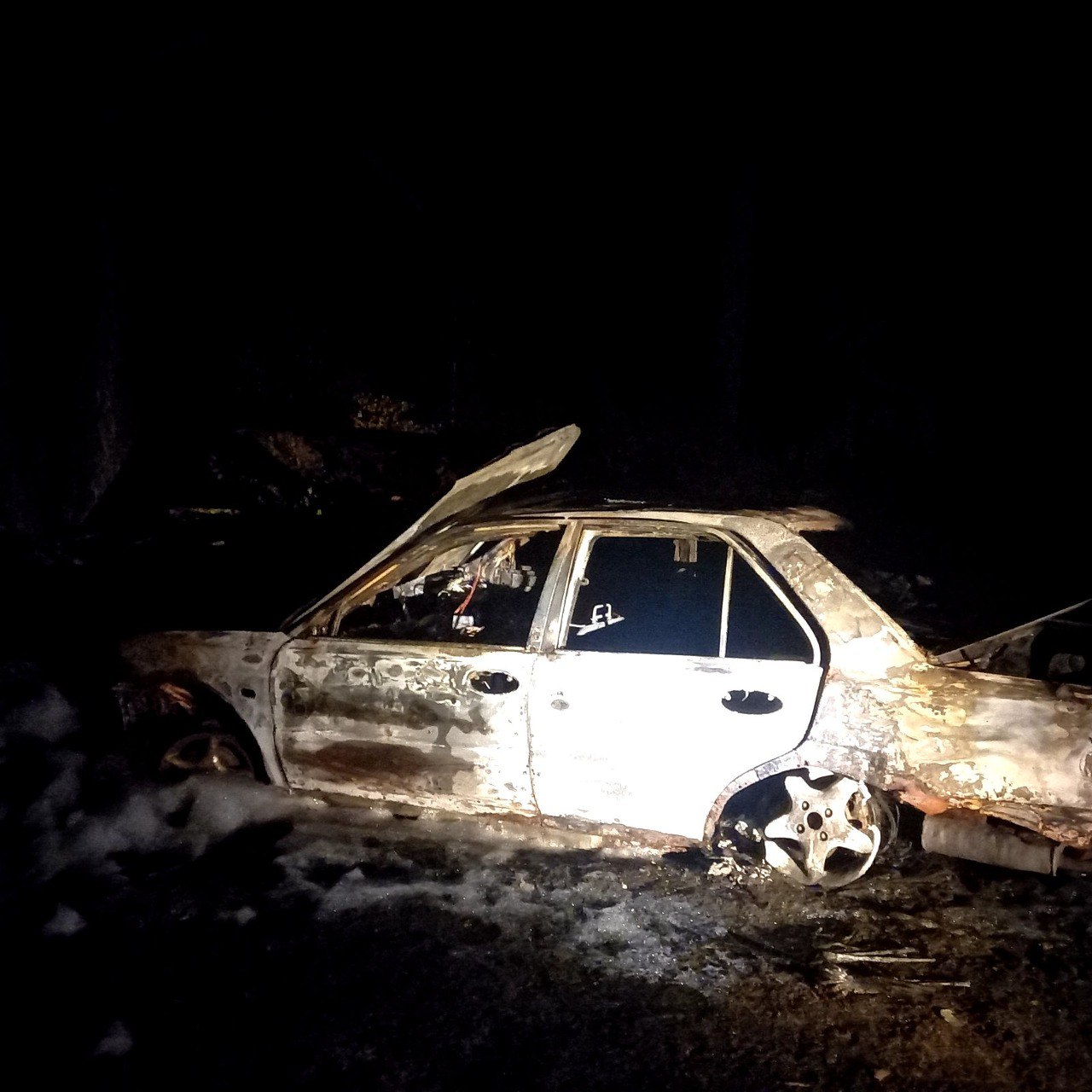 Вблизи Колонска горел автомобиль