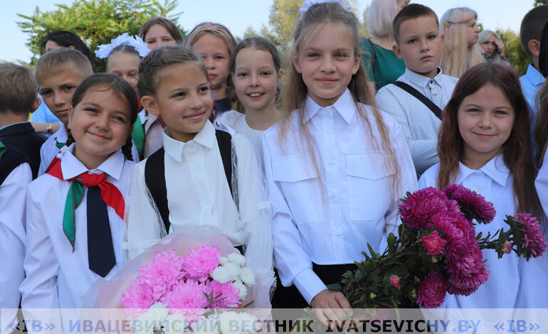 «Здравствуй, школа!»: торжественная линейка, посвященная Дню знаний, прошла в ГУО «Коссовская средняя школа им. А. Зайко»