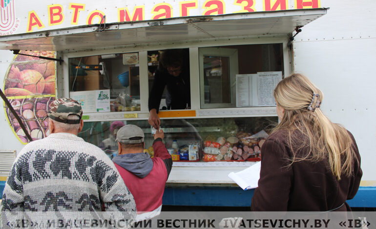 Магазіны на колах: высвятлялі, як абслугоўвае сельскае насельніцтва выязны гандаль Івацэвіцкага райста