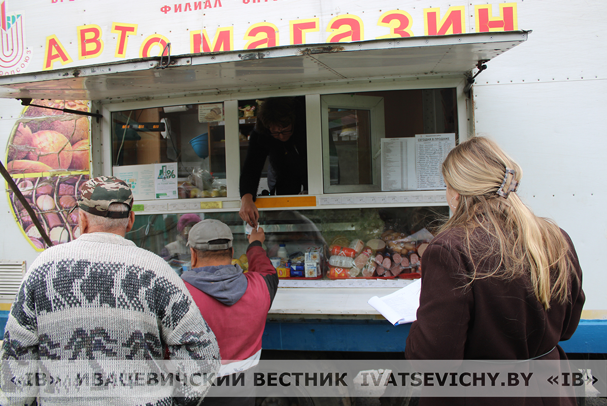 Магазіны на колах: высвятлялі, як абслугоўвае сельскае насельніцтва выязны гандаль Івацэвіцкага райста